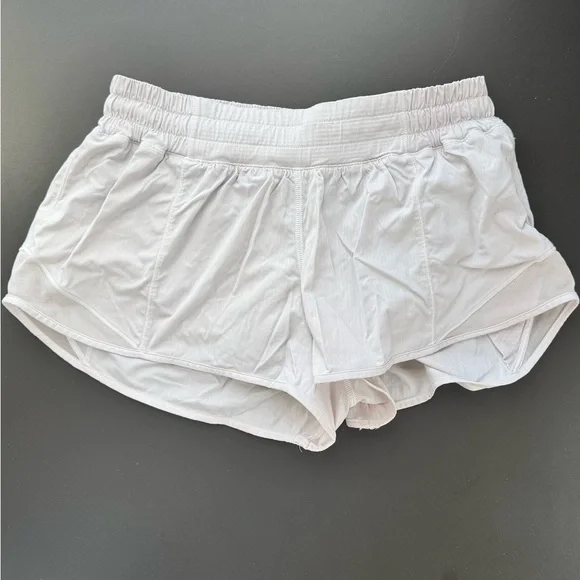 Lululemon Hotty Hot White Shorts size 6 2.5” - Picture 2 of 2